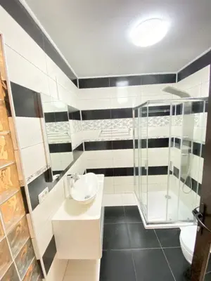 Apartament 3 camere, zona ULTRACENTRAL, etaj 1 - imagine 12