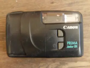 aparat foto semi profesional canon Prima Junior DX cu blitz si auto rulare a filmului cliseu