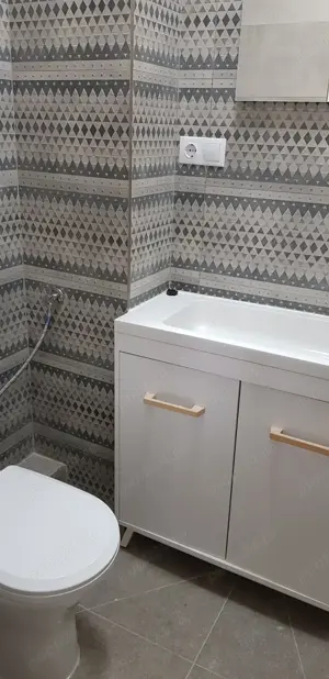 inchiriez apartament  ultracentral Oradea pe termen lung - imagine 6