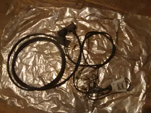 cablu de date USB cu mufa proprietara pentru telefoane nokia vechi probabil CA-53 + handsfree nokia