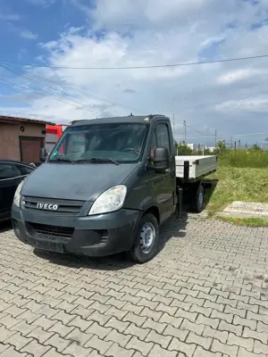 Iveco Daily cu macara basculabil