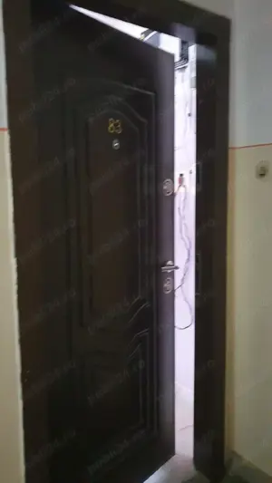 Vanzare usa metalica  