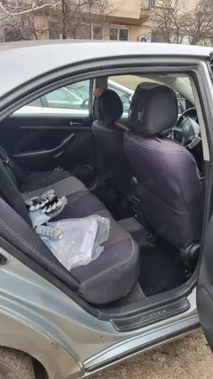 Vand Toyota Avensis 1.8 - imagine 4 Vand Toyota Avensis 1.8 - imagine 4