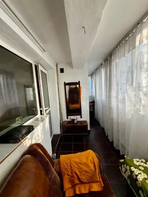 vand apartament cu 3 camere decomandat