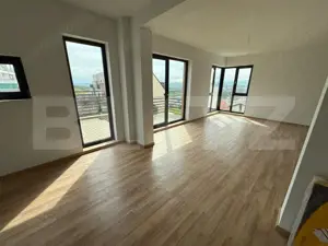 Ideal pentru birou, duplex cu 5 camere, 5 bai, 270 mp, zona Voronet