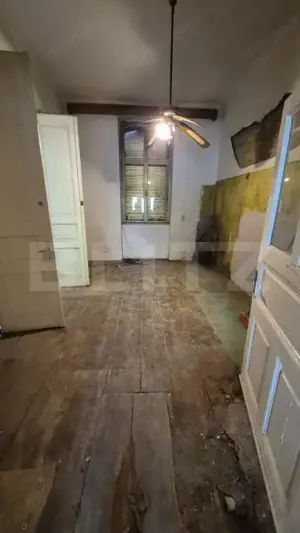 Casa cu 2 camere,70 mp,zona centrala - imagine 7