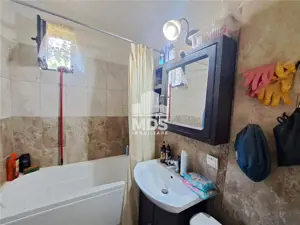 Mobilat  #537;i utilat la et 1 în bloc de c #259;r #259;mid #259;, cu garaj inclus în pre #539; - imagine 8