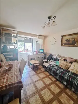 Mobilat  #537;i utilat la et 1 în bloc de c #259;r #259;mid #259;, cu garaj inclus în pre #539; - imagine 2