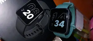 Vând smartwatch mi watch lite model redmi wt02 de culoare negru cu brățară verde 