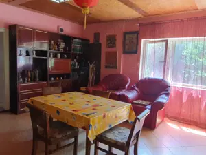 PROPRIETAR- vand casa masiva, situata central