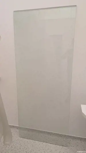 Vând geam securizat pentru baie 