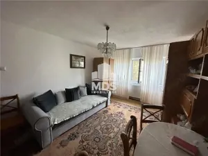 Decomandat etaj intermediar