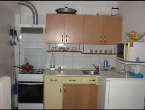 Situata într-o oaza de verdeata,acompaniata de ciripitul pasarelelor - imagine 2