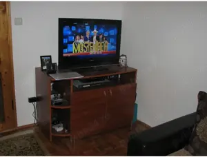 Situata într-o oaza de verdeata,acompaniata de ciripitul pasarelelor - imagine 6