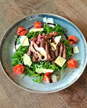 Pub UZINA angajeaza bucatar