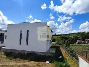 Casa intabulata cu 4 camere 2 bai si curte pe Calea Cisnadiei - imagine 11 Casa intabulata cu 4 camere 2 bai si curte pe Calea Cisnadiei - imagine 11