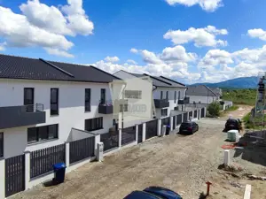 Casa intabulata cu 4 camere 2 bai si curte pe Calea Cisnadiei - imagine 2 Casa intabulata cu 4 camere 2 bai si curte pe Calea Cisnadiei - imagine 2