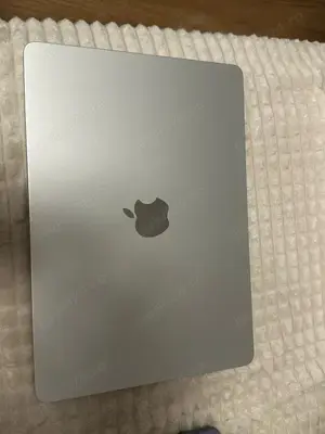 MacBook Air M2 13.6-inch 8GB memorie unificata si 256GB SSD, Starlight - imagine 4