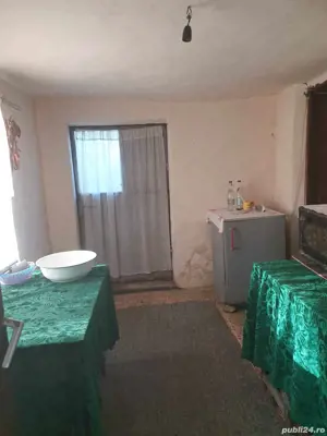 Casa de vânzare la tara