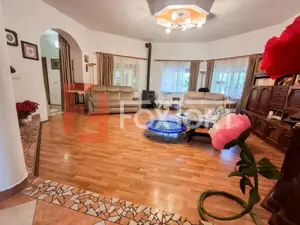 Casa individuala cu 8 camere si teren de 832 mp de vanzare, zona Girocului