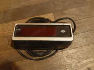 radio cu ceas afisaj rosu 