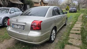 Vând Toyota Avensis 1.8 benzina 2007 - imagine 2