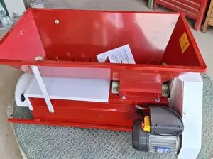 Desciorchinator cu zdrobitor struguri cu motor MODEL NOU DMC-191, separator inox 