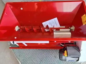 Desciorchinator cu zdrobitor struguri cu motor MODEL NOU DMC-191, separator inox  - imagine 2