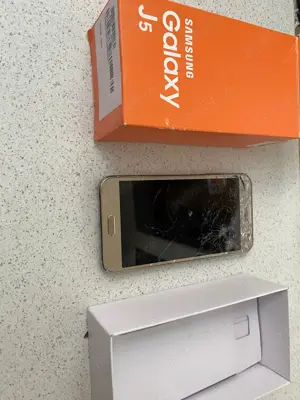 Telefon mobil Samsung J5 2016