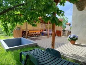 Casă de vânzare în Teaca   985 mp teren, utilități complete - imagine 9