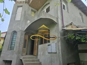 Casa/vila de vanzare in oras / Narcisa sau schimb cu apartament