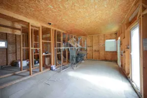 Casă cu 3 camere, anexă și 2042 mp teren de vânzare, în Calea Mare - imagine 7