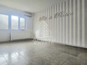 Spatiu Comercial 54 mp  malul Muresului