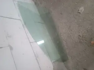 Geam stinga fata Ford fiesta