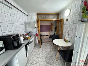 3 camere, etaj 3 cu acoperis, 2 balcoane , 2 bai, zona centrala