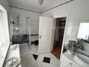  Vilă de lux de vanzare, 15 camere, 550 mp, zona Micro 6, comision 0% - imagine 9