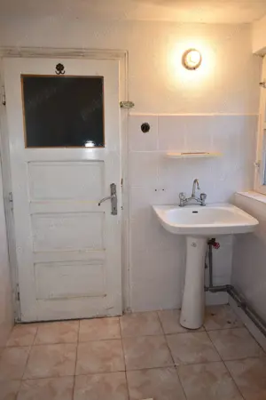 Bran-Casa de locuit  cu 3 camere si teren - imagine 16