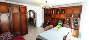 MOLDOVA NOUA, zona centrala, Casa 4 camere, 2 bai si garaj - imagine 2