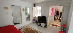 MOLDOVA NOUA, zona centrala, Casa 4 camere, 2 bai si garaj - imagine 5