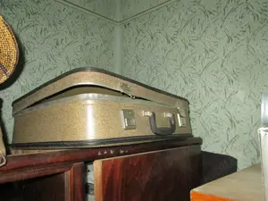 Valiza veche fabricata in RDG in anii 70