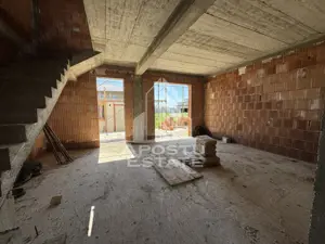 Duplex cu 3 camere, bucatarie separata, toate utilitatile, la asfalt.