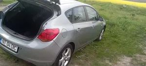 Opel astra j 1.7 2012 diesel 260000km - imagine 5 Opel astra j 1.7 2012 diesel 260000km - imagine 5