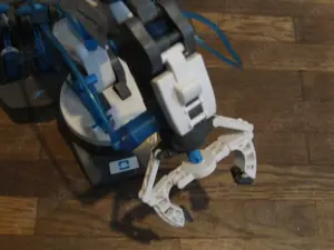 brat robotic hidraulic cu apa proiect licenta disertatie diy hobby mecatronica arduino 4 articulatii - imagine 3