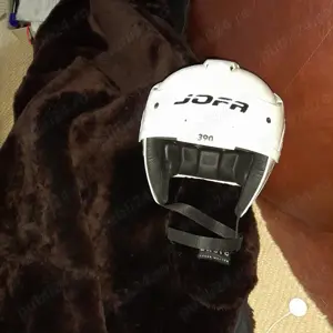 Echipament de hochei (pantaloni,tibiere, tricouri, casca,geanta Bauer)