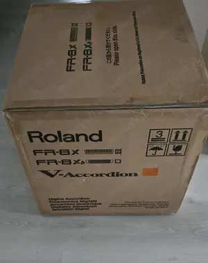 Acordeon Roland FR8X-BK Nou la comandă 