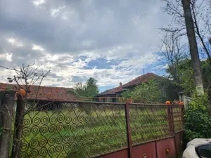 Ofer spre vanzare casa + teren intravilan 