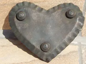 Suport lumanare sub forma de inima metalic vechi - imagine 2