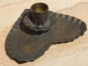 Suport lumanare sub forma de inima metalic vechi - imagine 3