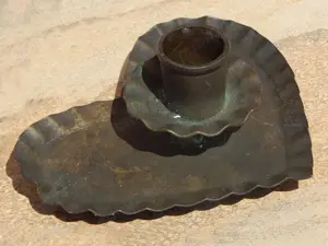 Suport lumanare sub forma de inima metalic vechi - imagine 4