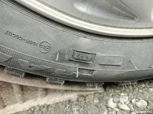 Vând anvelope de iarna 215/70/16 